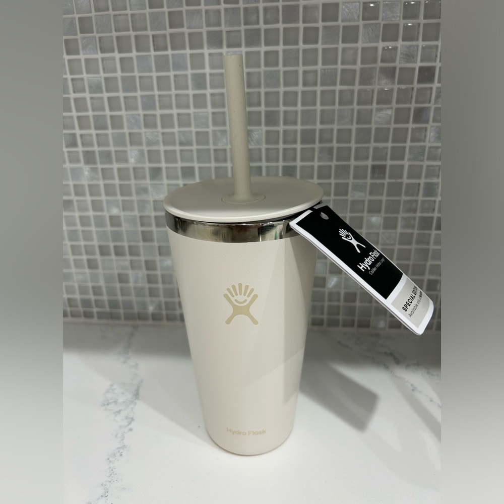 NWT SPECIL EDITION Hydro Flask 28oz Tumbler with Straw Lid